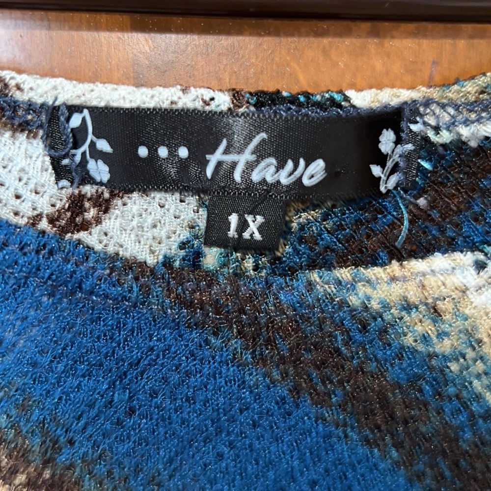 Ladies top - Picture 2 of 2
